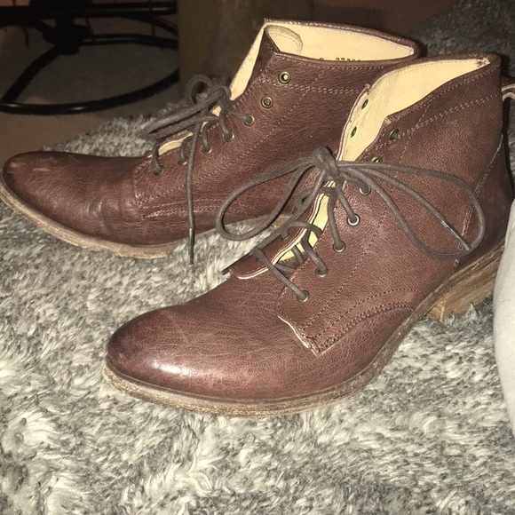 frye carson low ankle boots